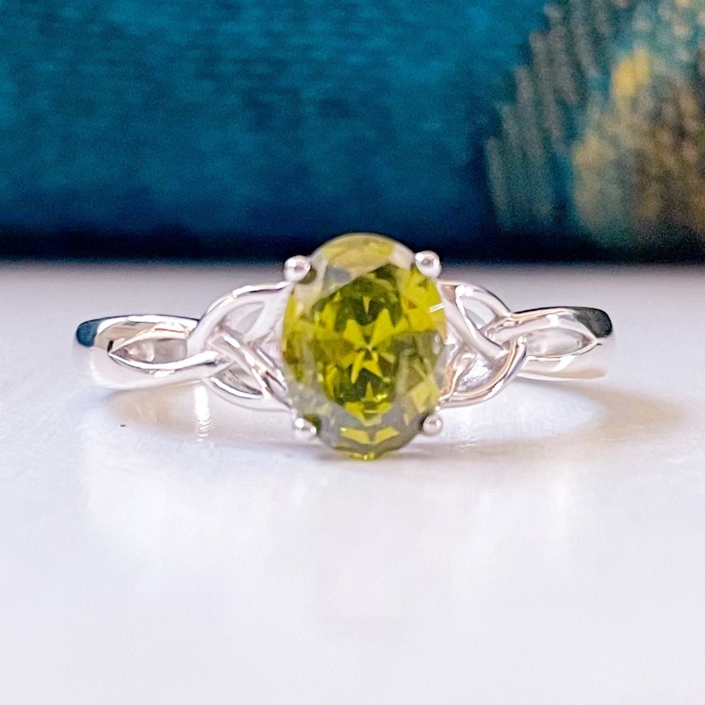 925 Oval Peridot CZ Ring Sz 8